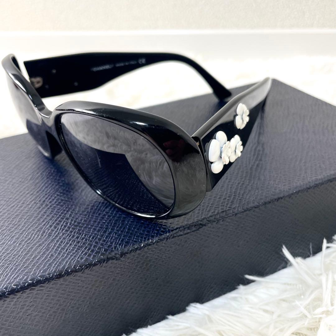 シャネル　CHANEL サングラス　カメリア　モチーフ　ブラック　黒