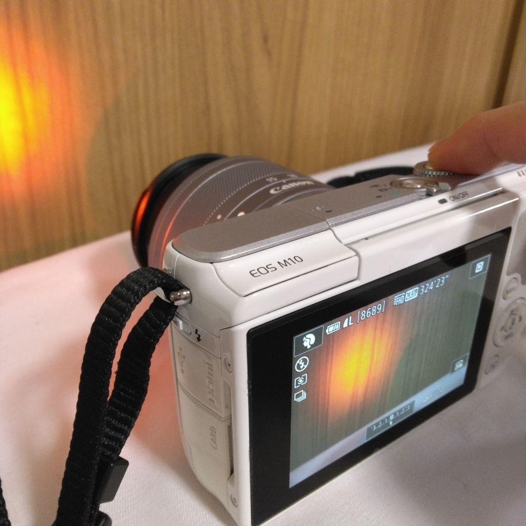 Canon ミラーレス一眼　EOS M10 デジタルカメラ　ホワイト