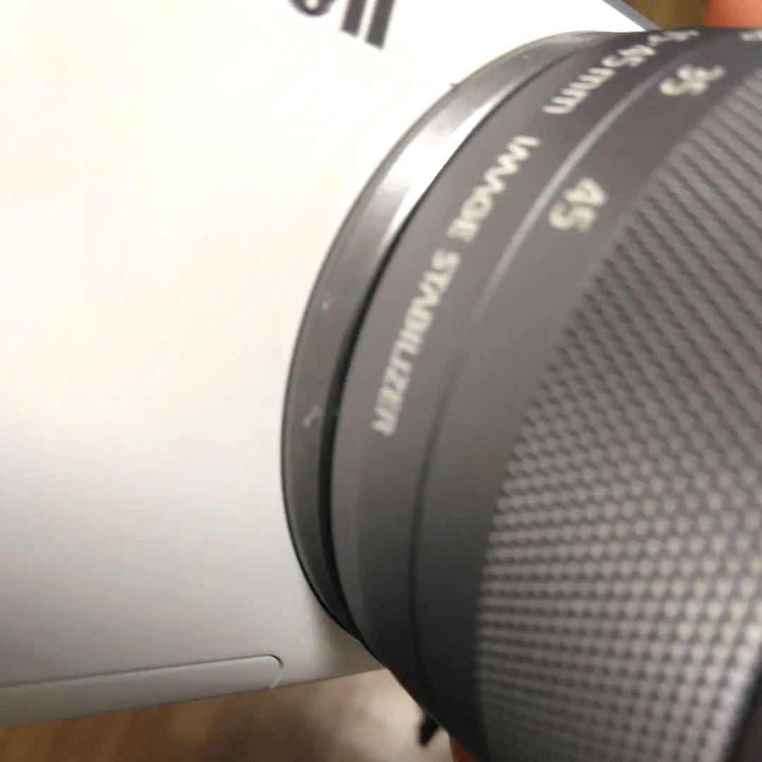 Canon ミラーレス一眼　EOS M10 デジタルカメラ　ホワイト