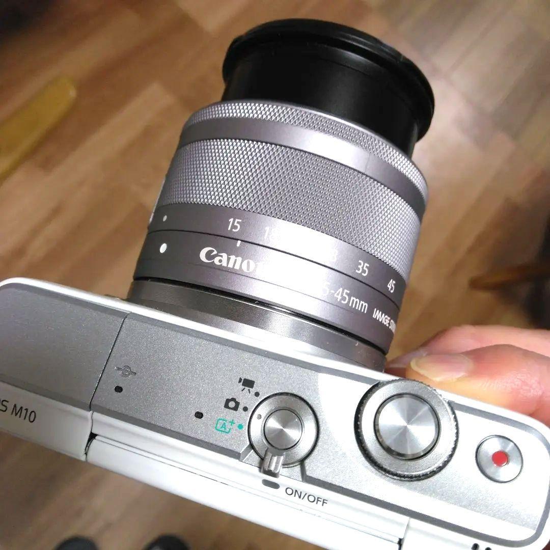 Canon ミラーレス一眼　EOS M10 デジタルカメラ　ホワイト