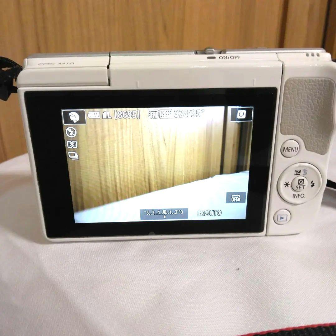 Canon ミラーレス一眼　EOS M10 デジタルカメラ　ホワイト