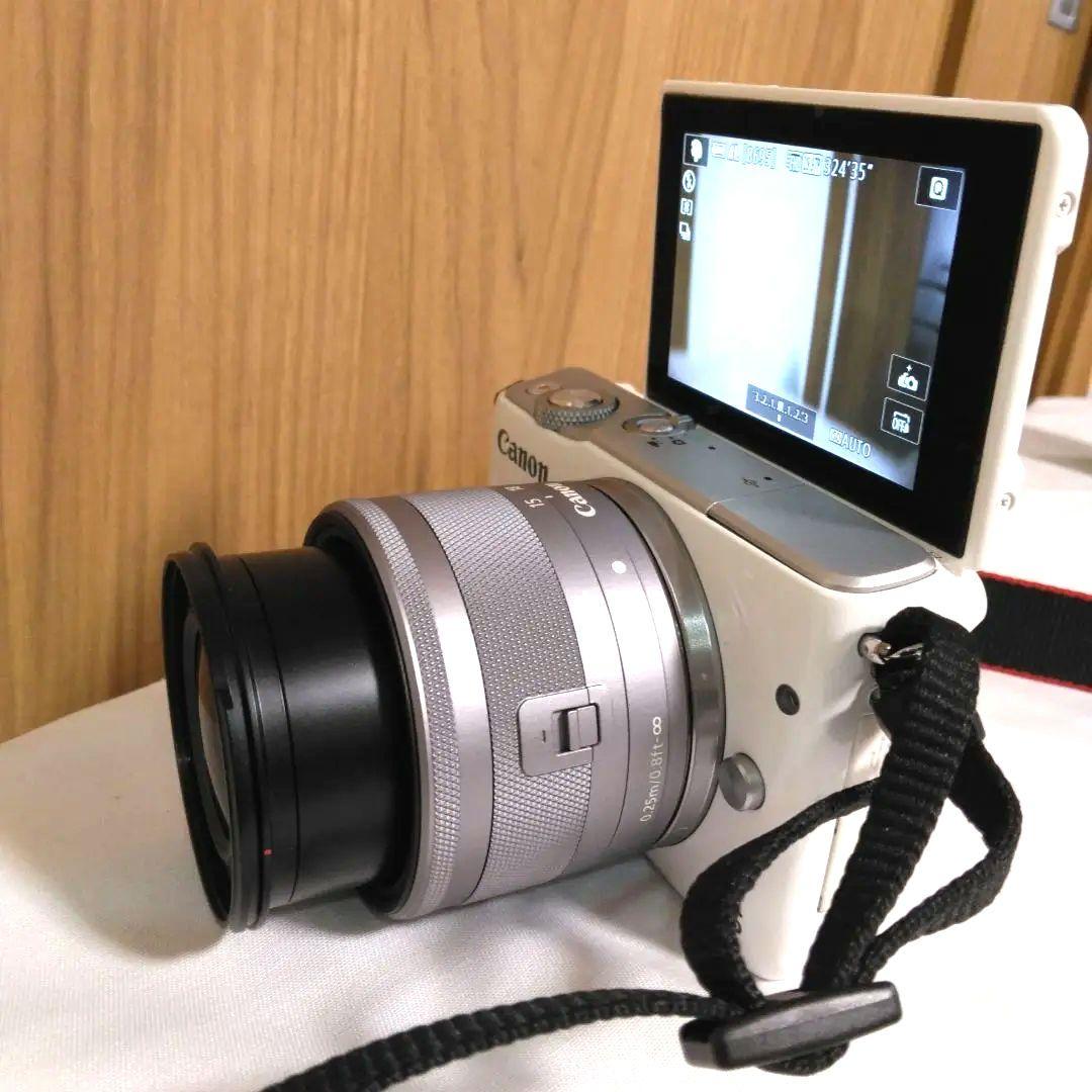 Canon ミラーレス一眼　EOS M10 デジタルカメラ　ホワイト