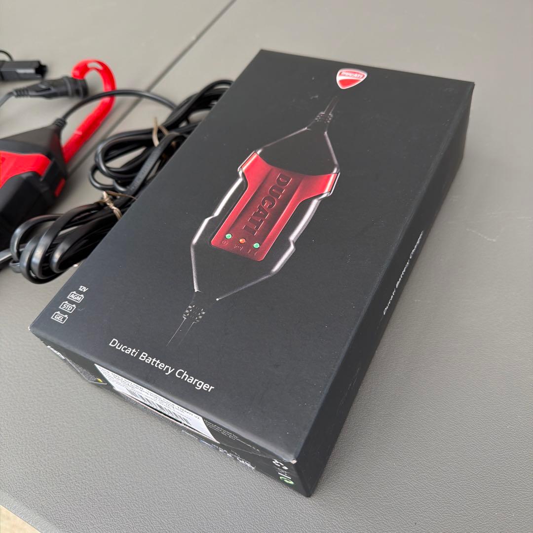 Ducati バッテリーチャージャー