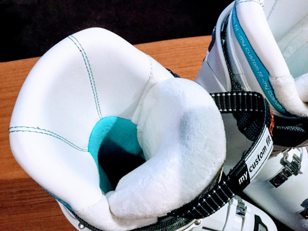 新品？SALOMON スキー ブーツ 24上級 用 初級 まで使えるフレックス