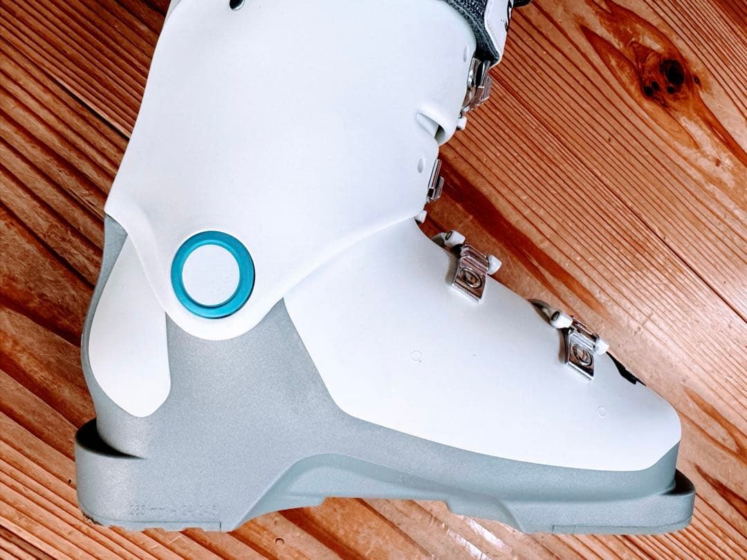 新品？SALOMON スキー ブーツ 24上級 用 初級 まで使えるフレックス