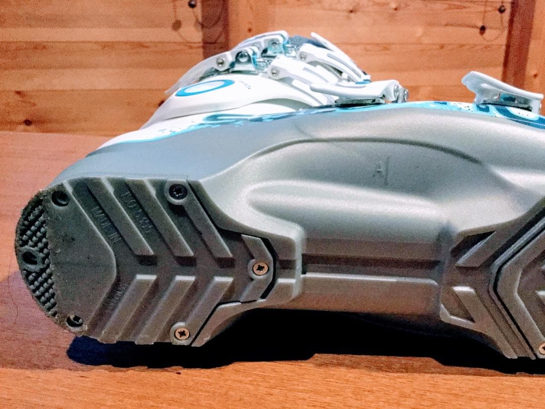 新品？SALOMON スキー ブーツ 24上級 用 初級 まで使えるフレックス