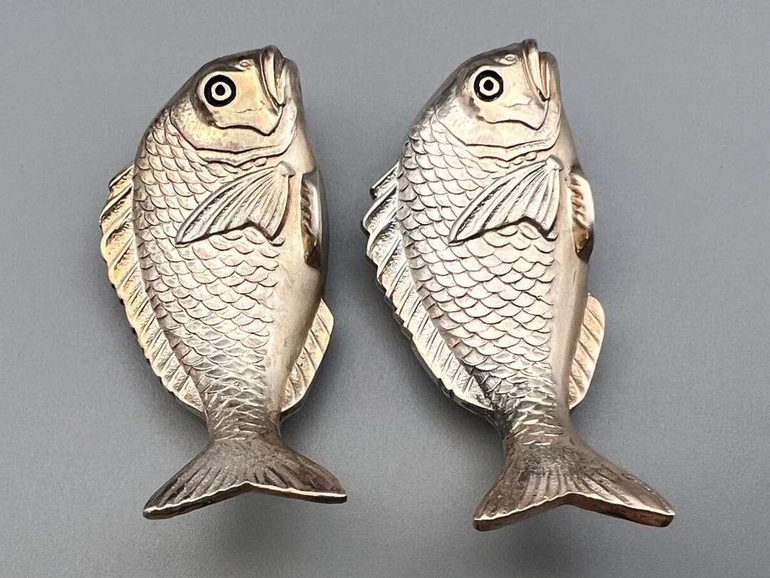 【海】純銀　鯛形　箸置き　2個　銀製　銀製品　銀器　台所用品　置物　重量約28g