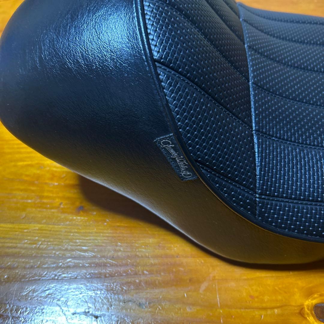 グリーミングワークス製　スポーツスターXLシート　10〜21年式対応