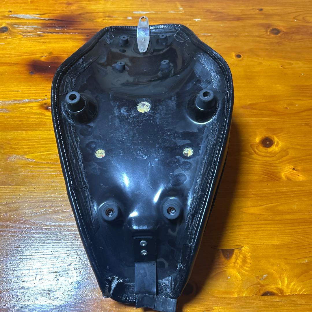 グリーミングワークス製　スポーツスターXLシート　10〜21年式対応