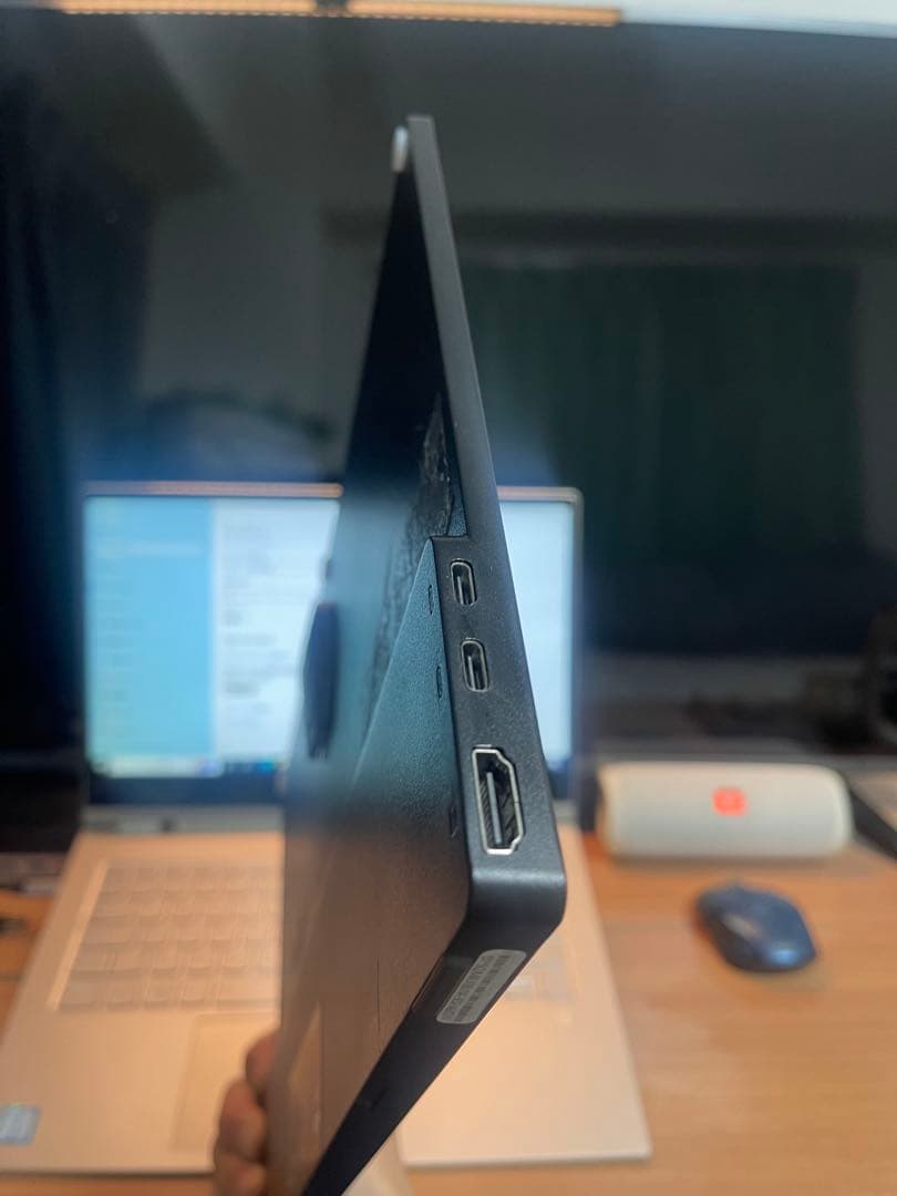 15.6インチ　4k モバイルモニター