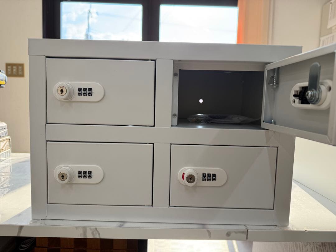 ホワイト コンパクト金庫 4引き出しオフィス用 防犯対策 ダイヤル錠 完成品