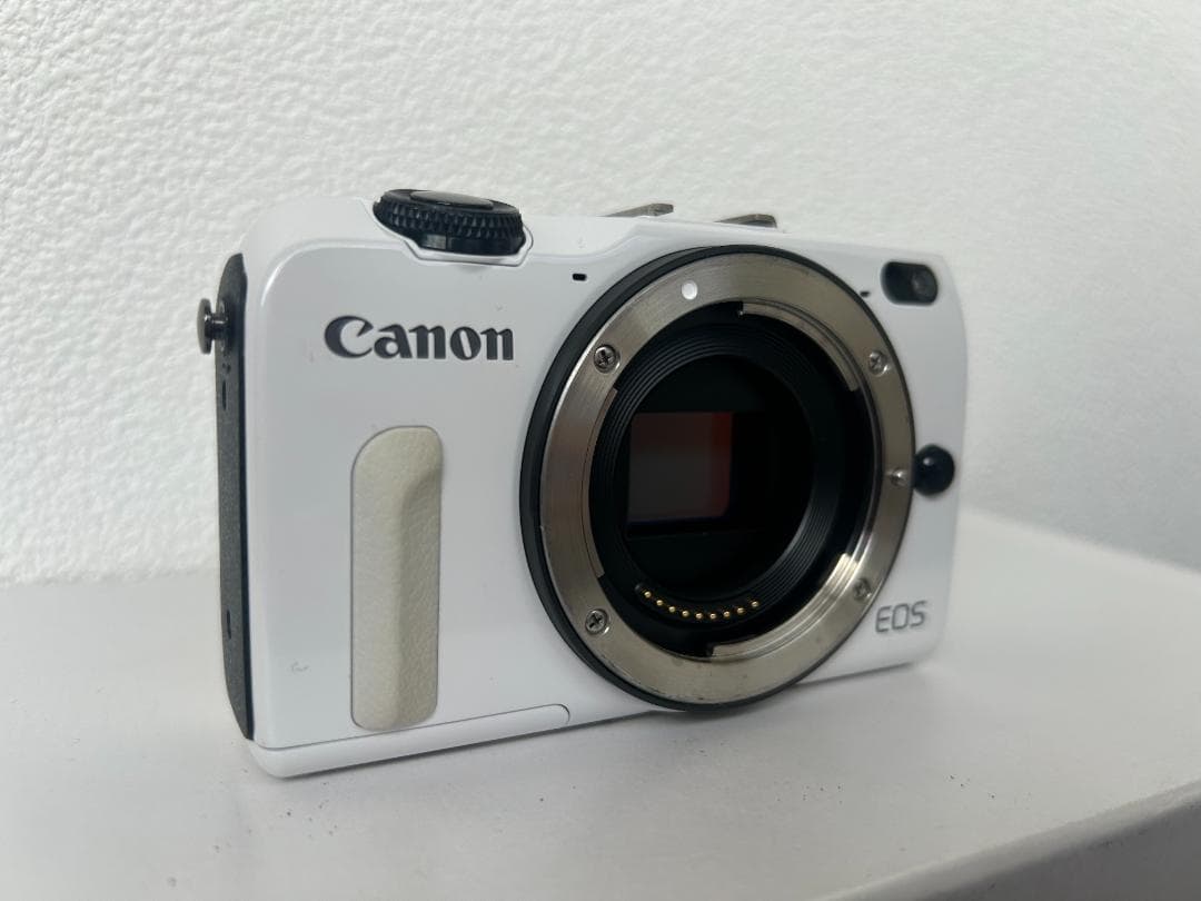 「美品」Canon EOS M2 ホワイト　ミラーレス一眼　コンパクトカメラ