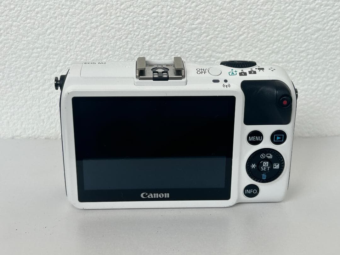 「美品」Canon EOS M2 ホワイト　ミラーレス一眼　コンパクトカメラ