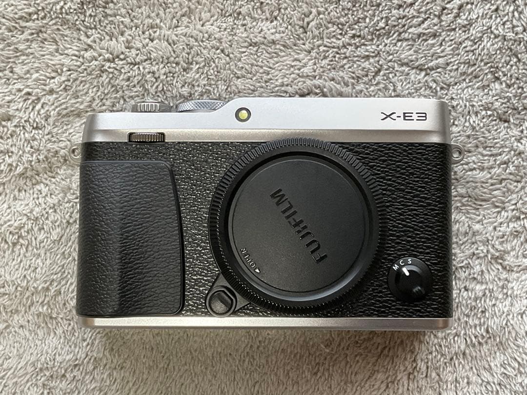 フジフィルム　ミラーレス一眼　X-E3 シルバー（ショット数僅少）