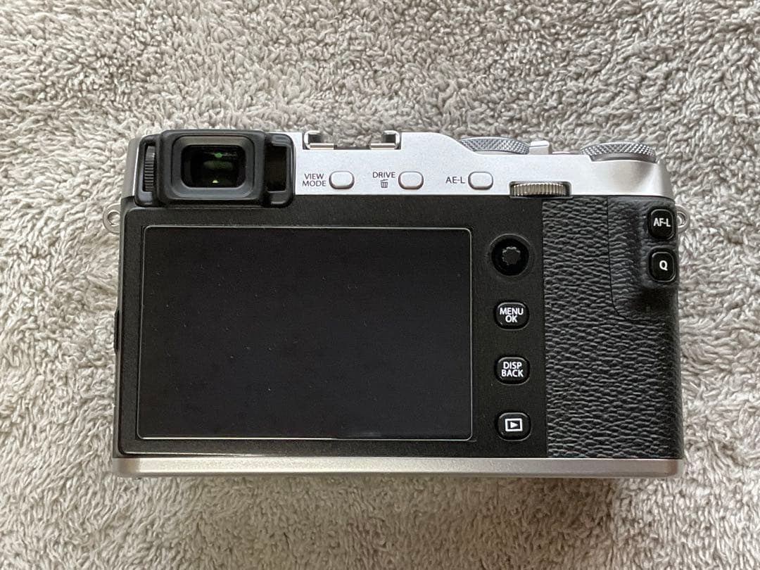 フジフィルム　ミラーレス一眼　X-E3 シルバー（ショット数僅少）
