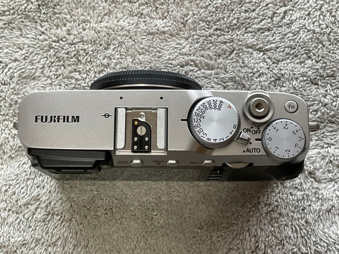 フジフィルム　ミラーレス一眼　X-E3 シルバー（ショット数僅少）