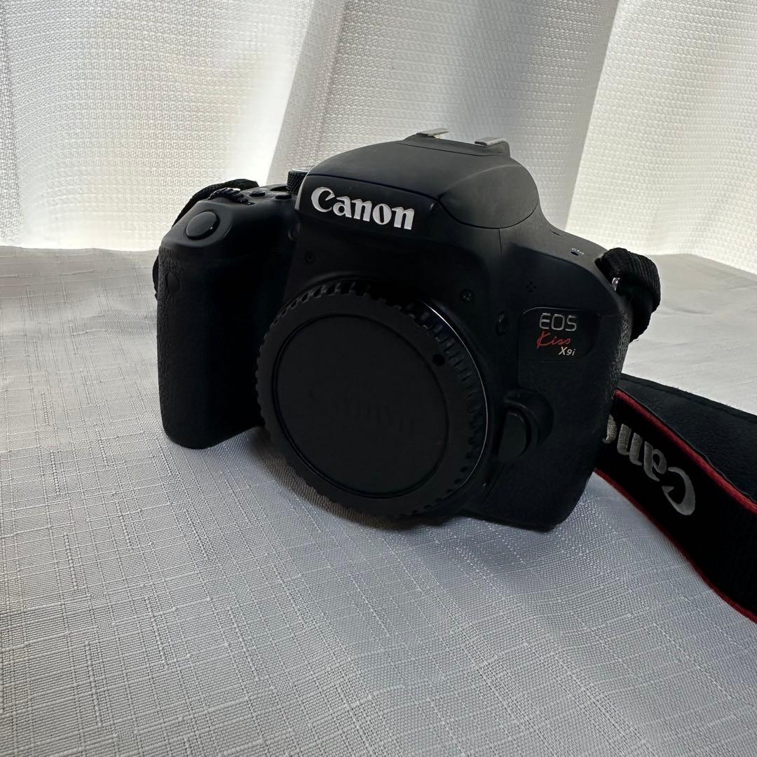 Canon EOS Kiss X9i カメラキット　ズームレンズ　単焦点レンズ