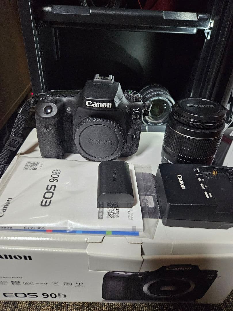 Canon EOS 90D デジタル一眼レフ 本体　レンズ付き
