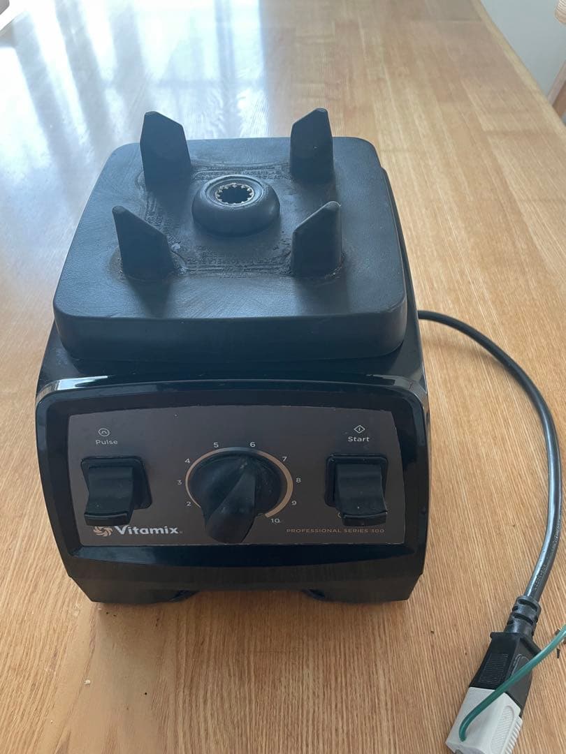 Vitamix Pro 300 本体 (コンテナとタンパーおまけ付き)