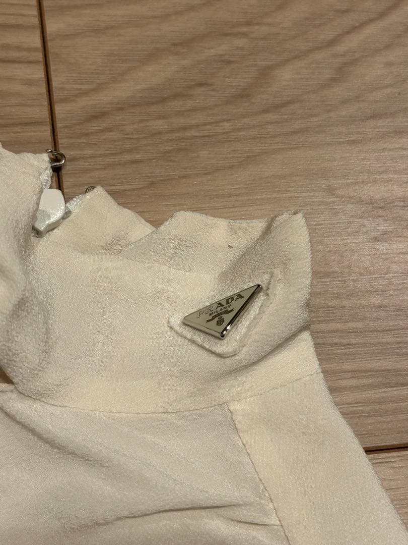 PRADA アイボリー クロップ長袖ブラウス