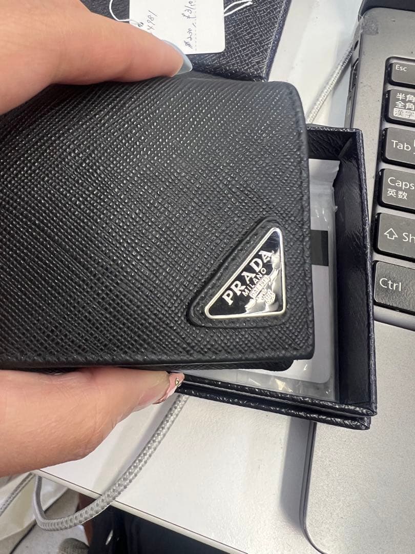 プラダ　レザーケース