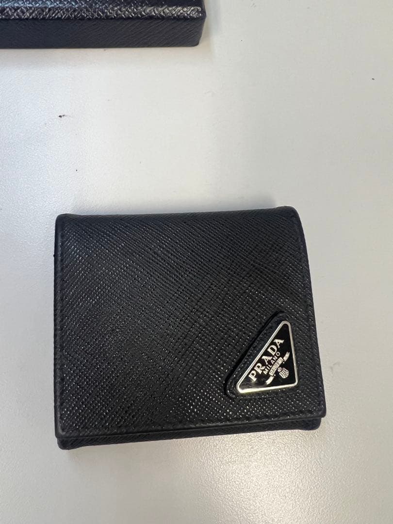 プラダ　レザーケース