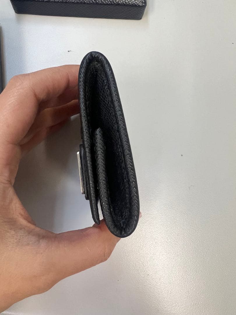 プラダ　レザーケース