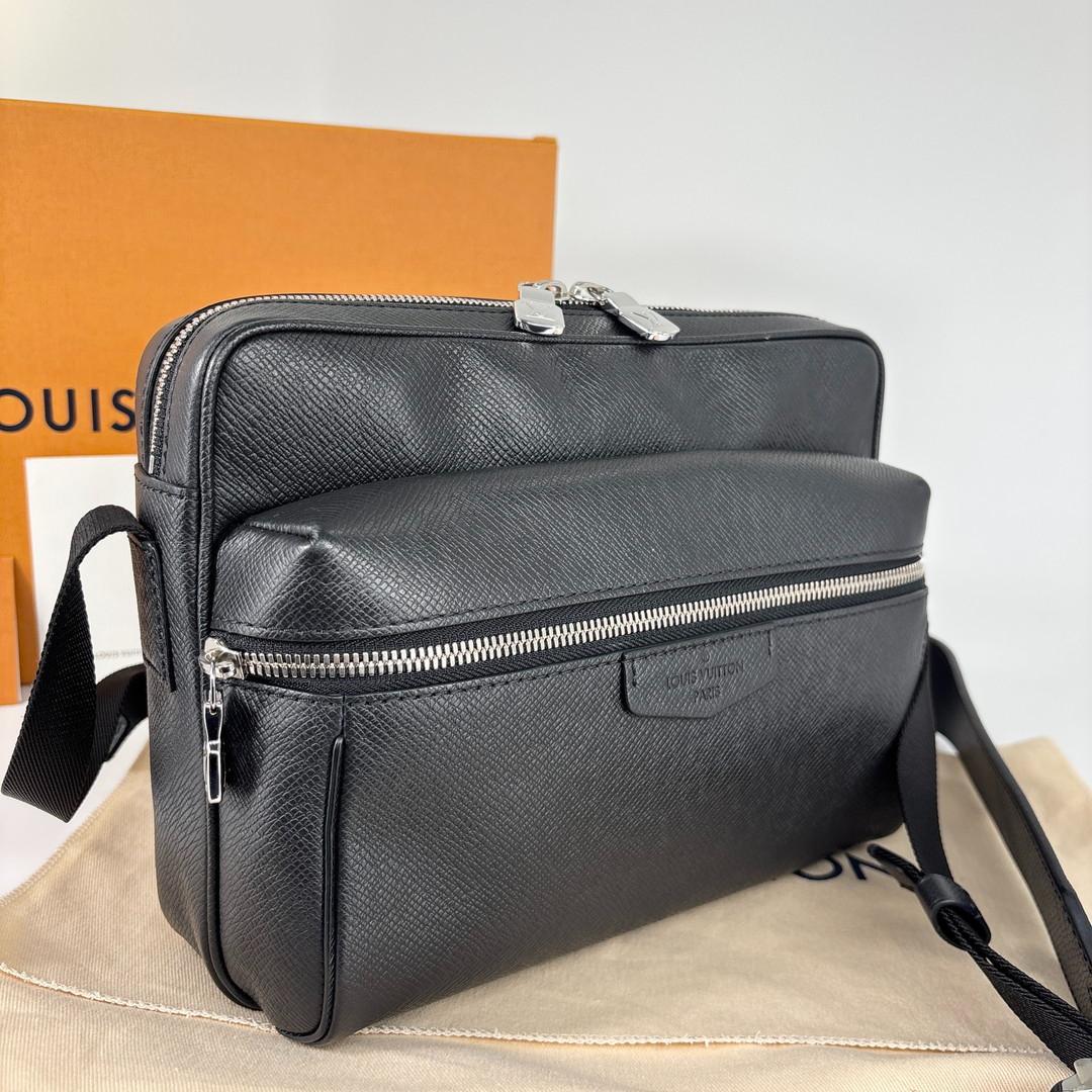 新品未使用 ルイヴィトン タイガ アウトドア メッセンジャー ショルダーバッグ