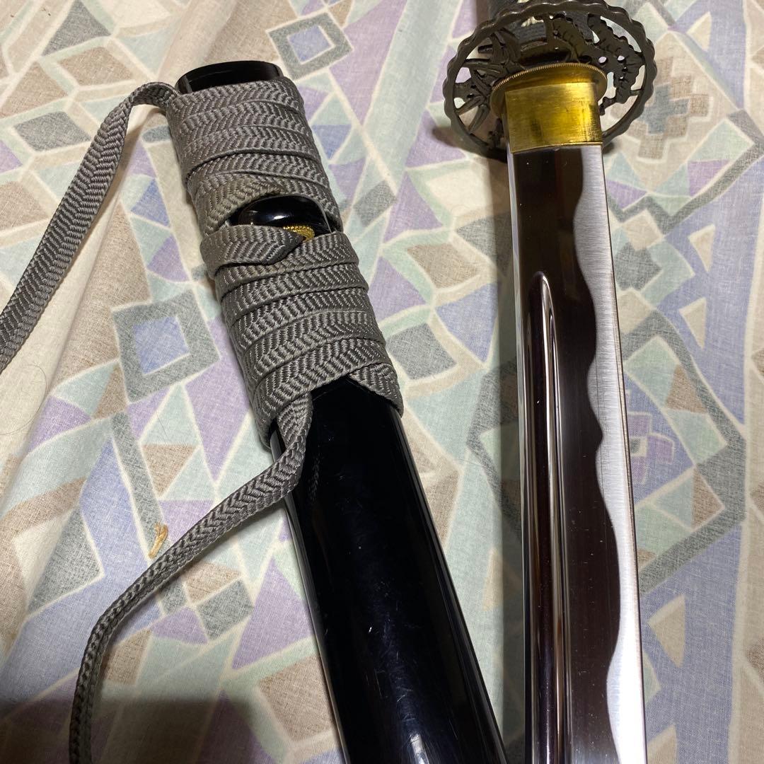 高級居合刀 黒灰色柄 松竹梅透し丸鍔 黒呂鞘