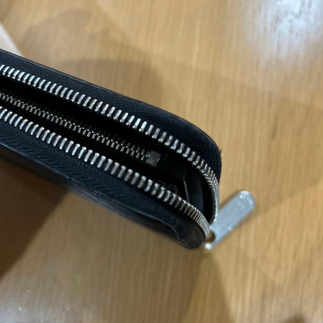 ルイヴィトン エピ ジッピーウォレット