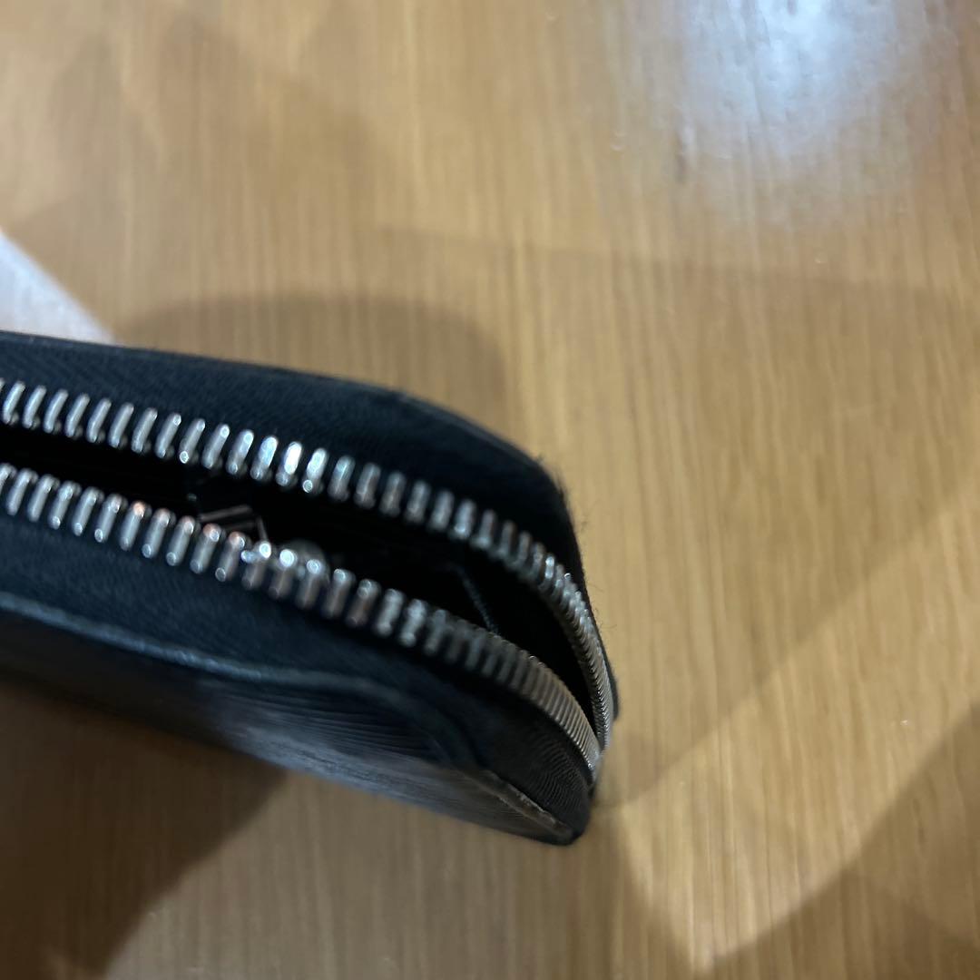 ルイヴィトン エピ ジッピーウォレット