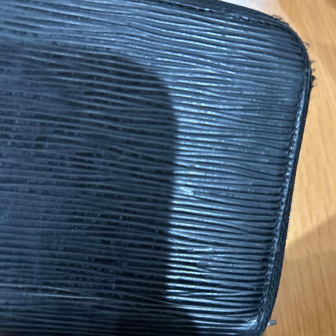 ルイヴィトン エピ ジッピーウォレット