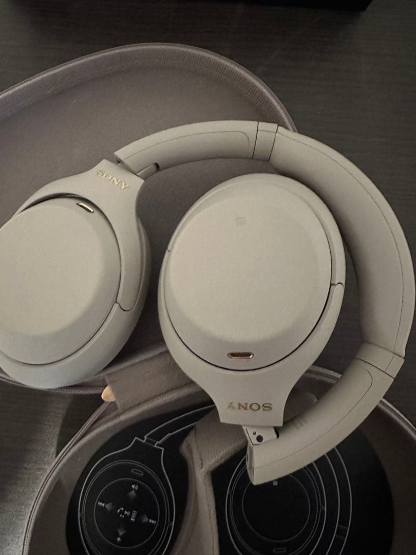 SONY WH-1000XM4 ケース付き