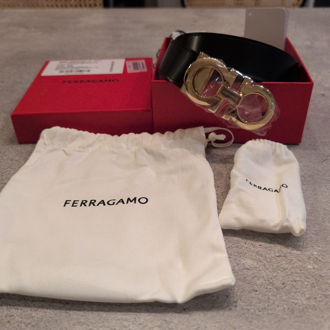 Ferragamo ブラックレザーベルト ゴールドバックル
