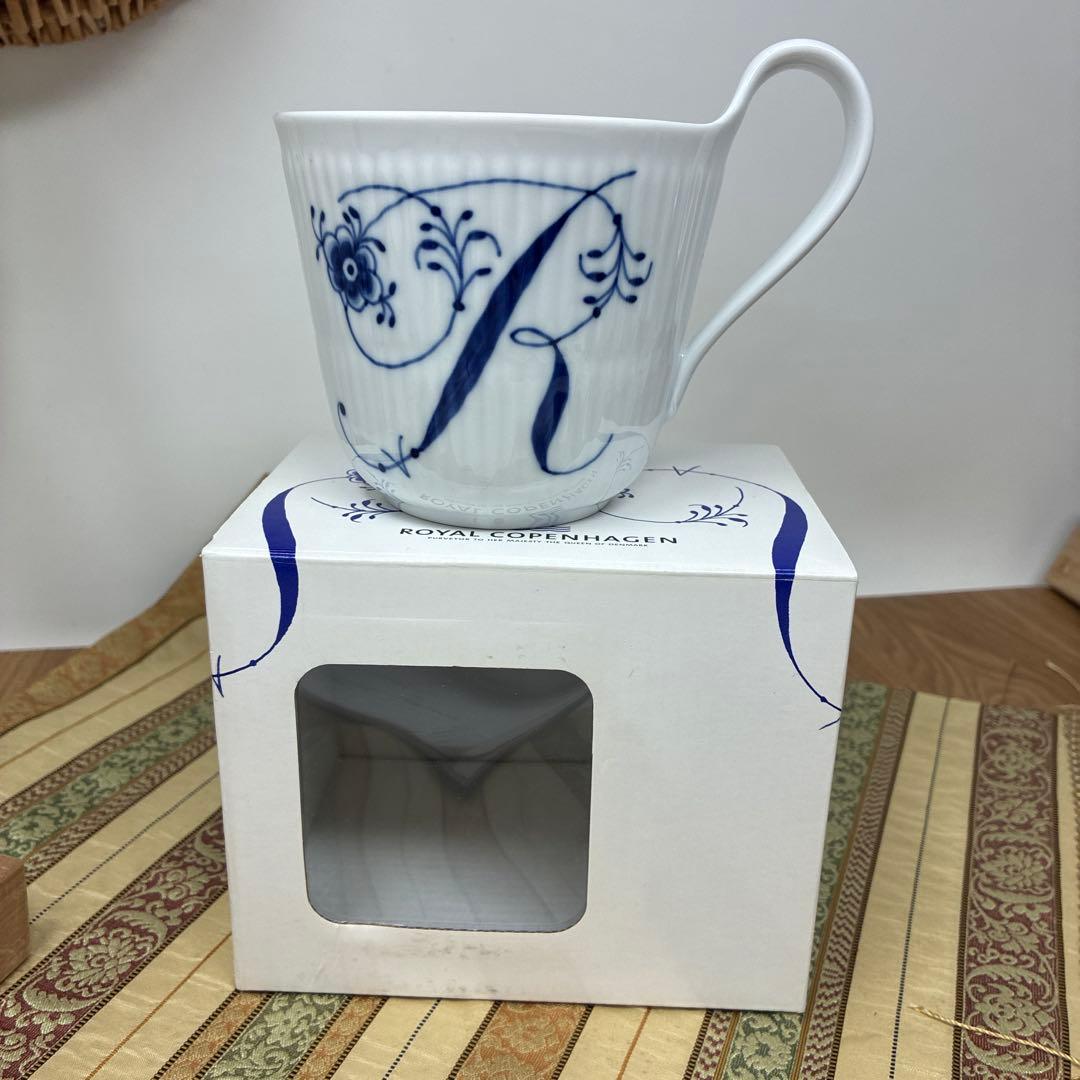 新品未使用　ロイヤルコペンハーゲン　ブルーフルーテッド　イニシャル【R】カップ