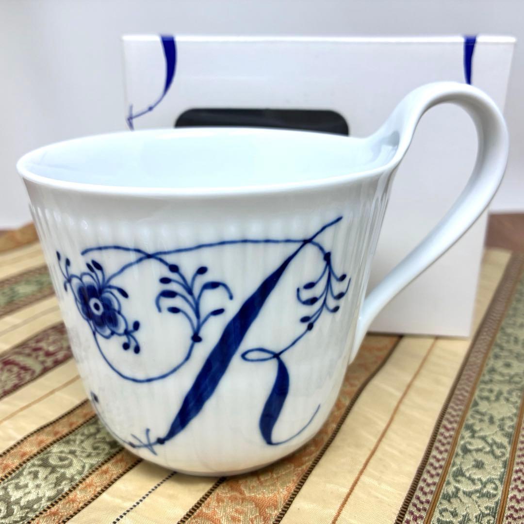 新品未使用　ロイヤルコペンハーゲン　ブルーフルーテッド　イニシャル【R】カップ
