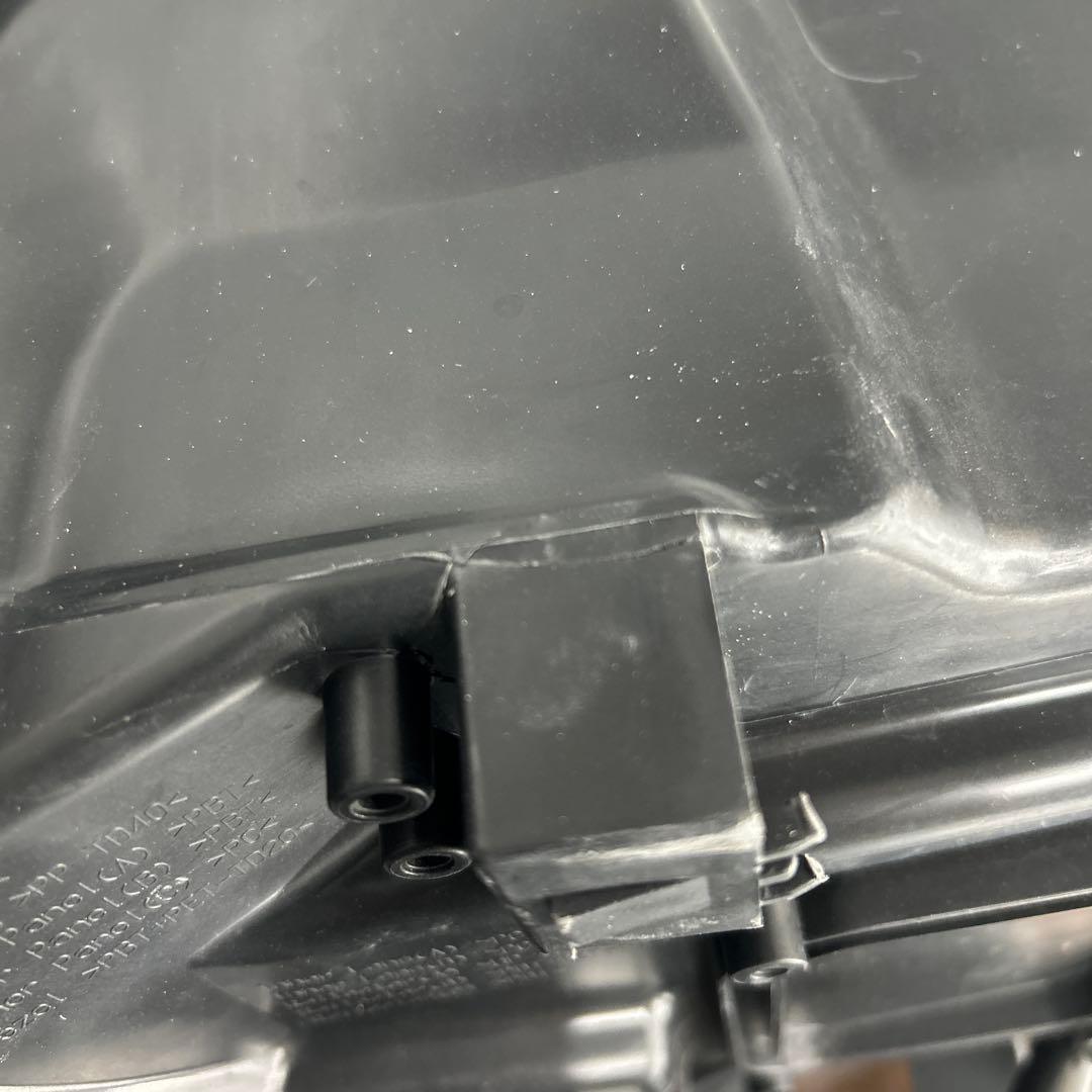 ヴォクシー右ヘッドライト