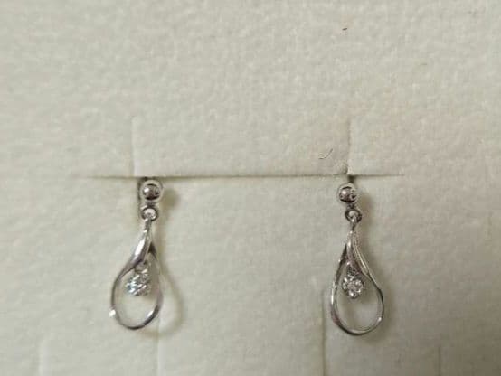 K10ホワイトゴールドダイヤモンドドロップピアス