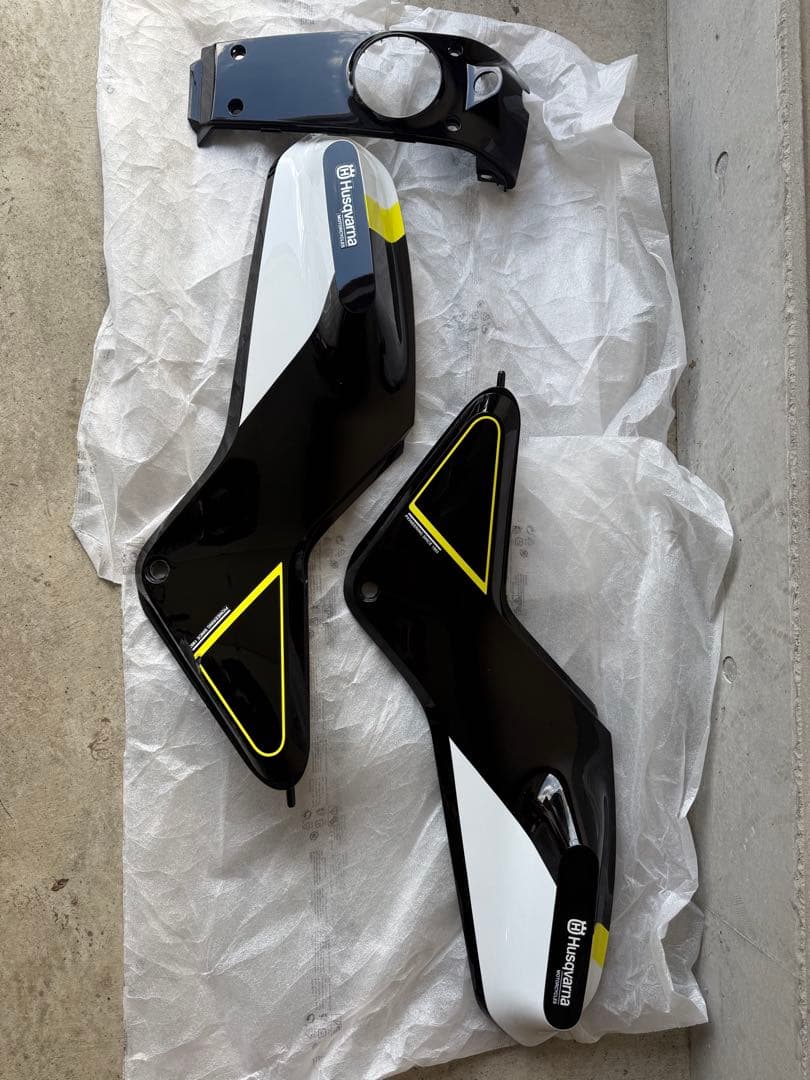 希少‼︎ スヴァルトピレン ヴィットピレン　401 純正OPカウル