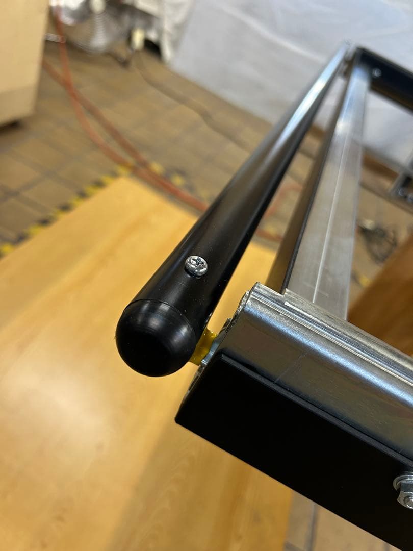 AKI ハイエース スライドフロア182　ブラックレール、引手ポール付