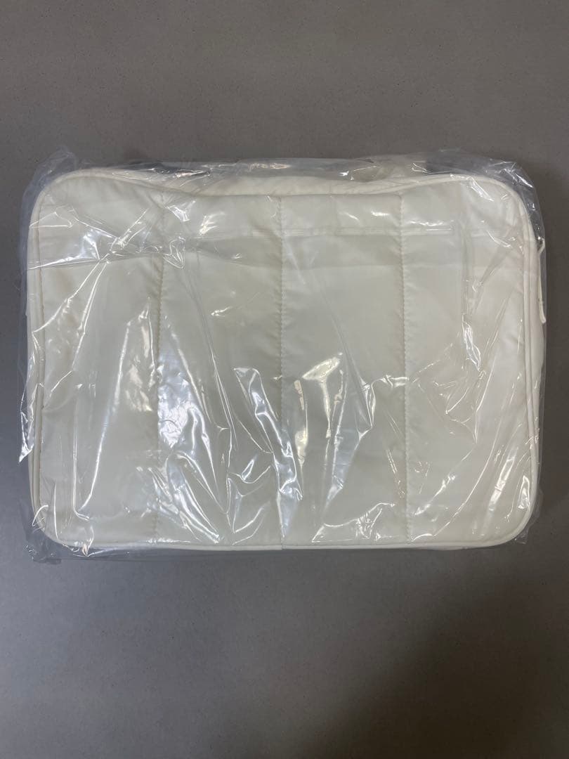 【新品未使用】マザーズバッグ　Calin カラン　ポーチ　アイボリー