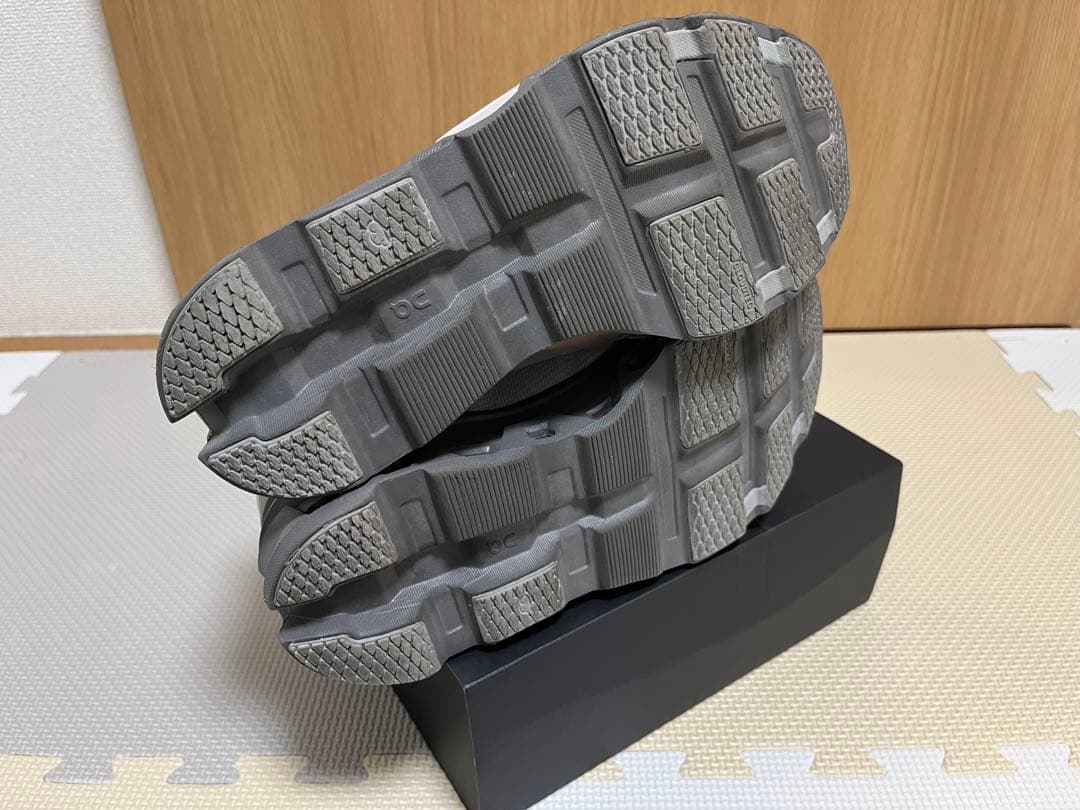 オン　クラウドモンスター2 スニーカー