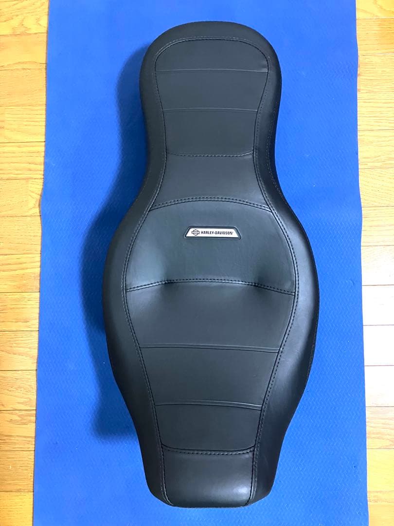ハーレー　M8 ソフテイル　純正　シート　サンダウナー　ベルト付　美品
