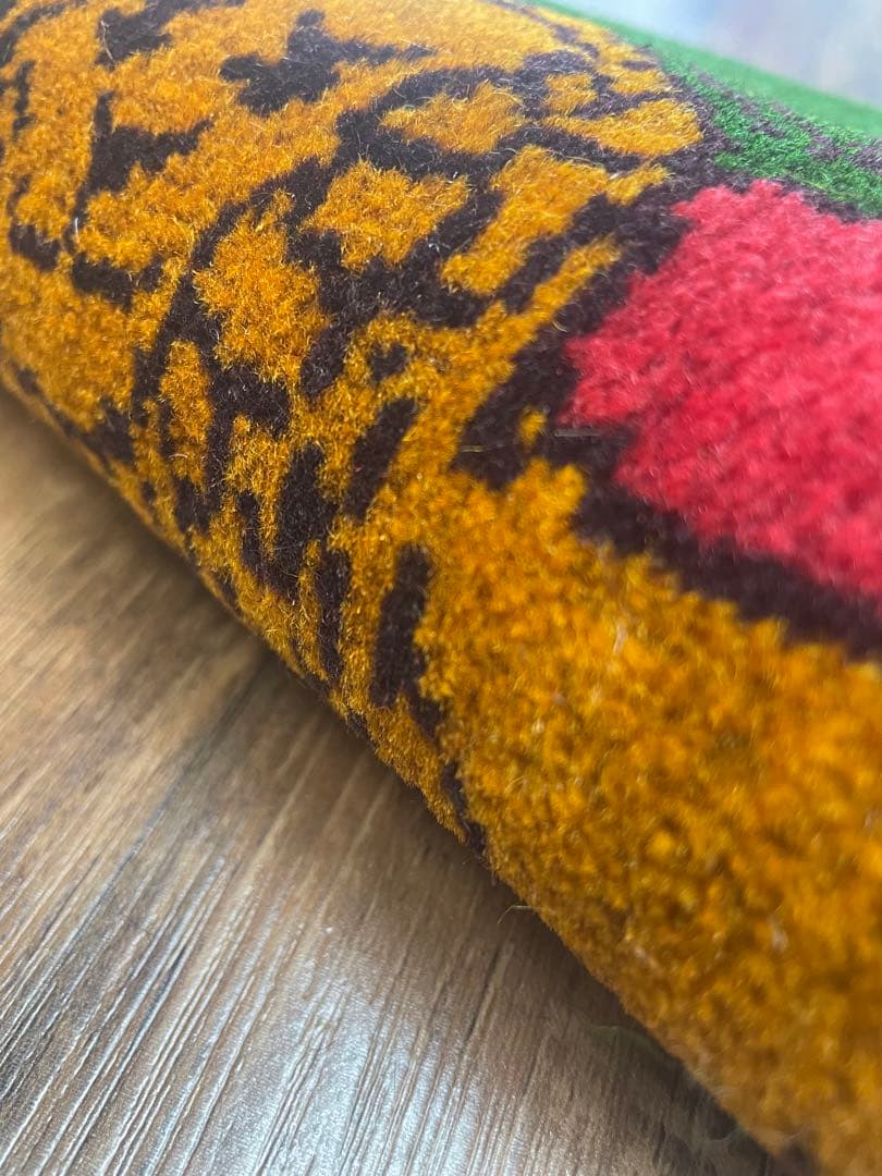 新品　ペルシャ絨毯　手織り　ヤラメ産　ライオン　緑色