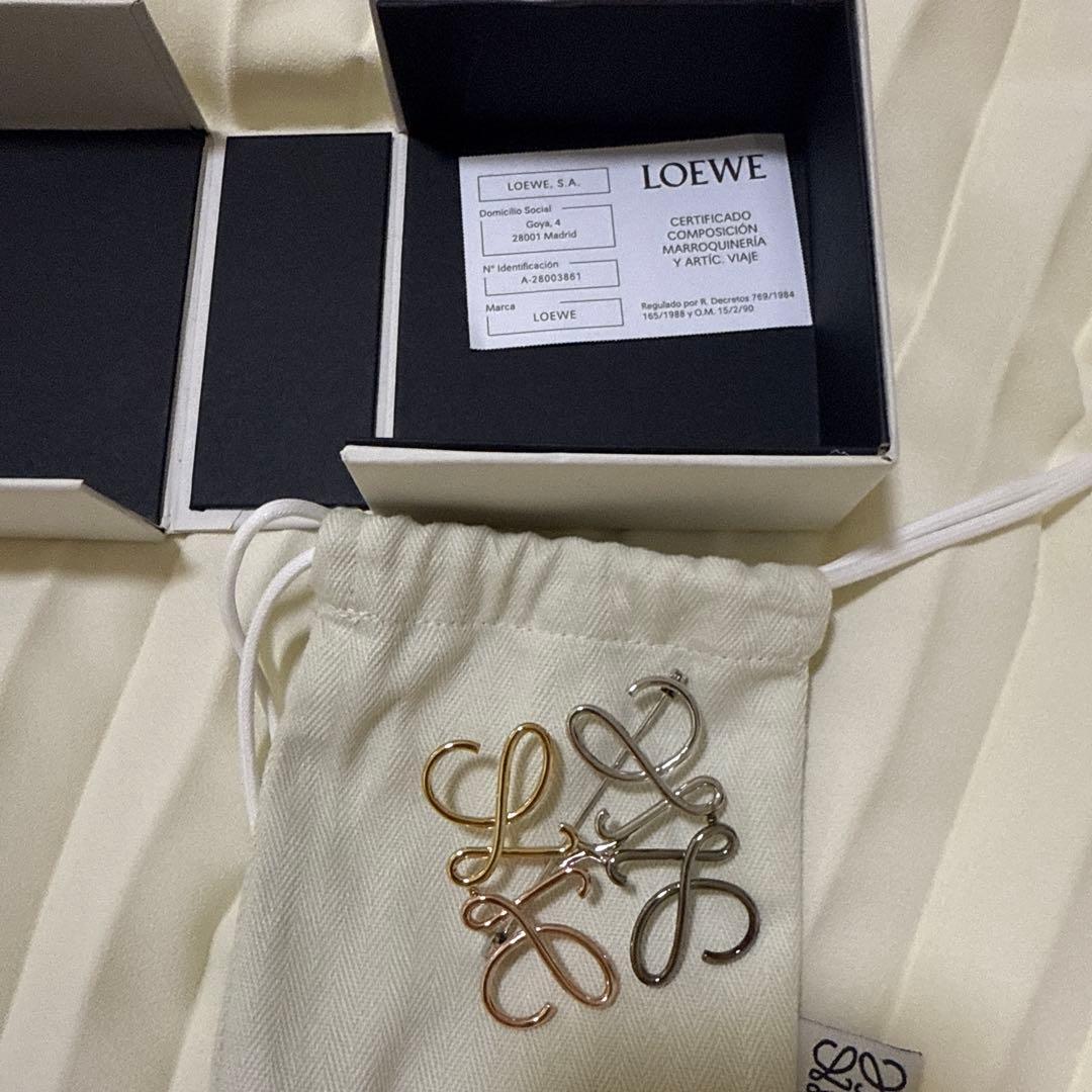 LOEWE メタルブローチセット