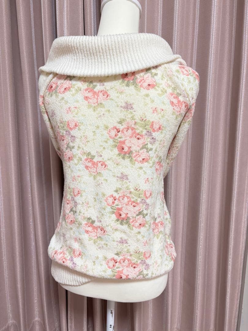 リズリサ　お花柄ニットトップス