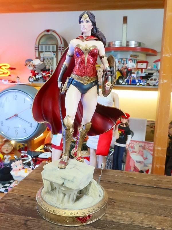 ワンダーウーマン 塗装済完成品 フィギュア スタチュー 像 ジオラマ台座付