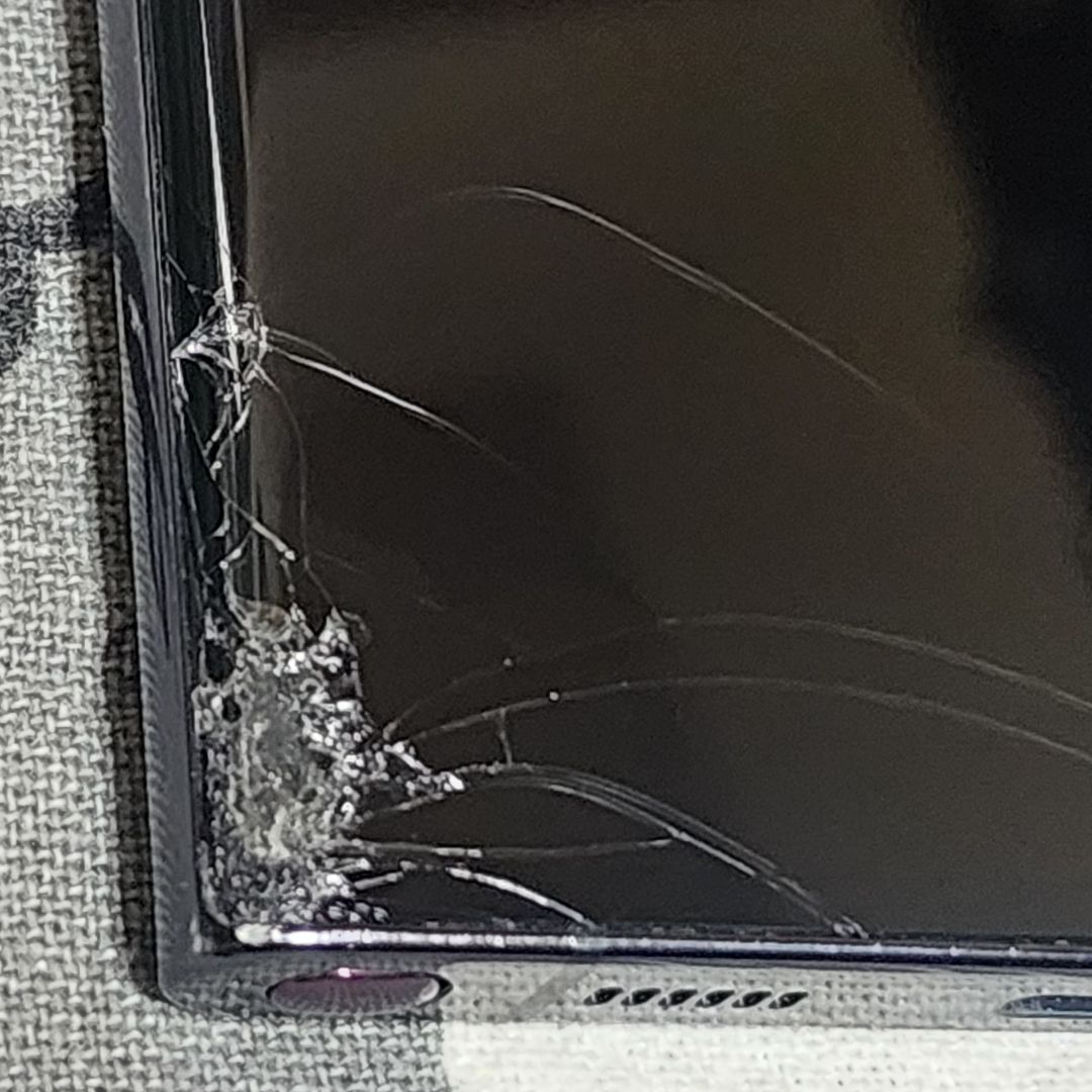 【ジャンク】画面割れ 操作不良 Galaxy s22 ultra 　docomo