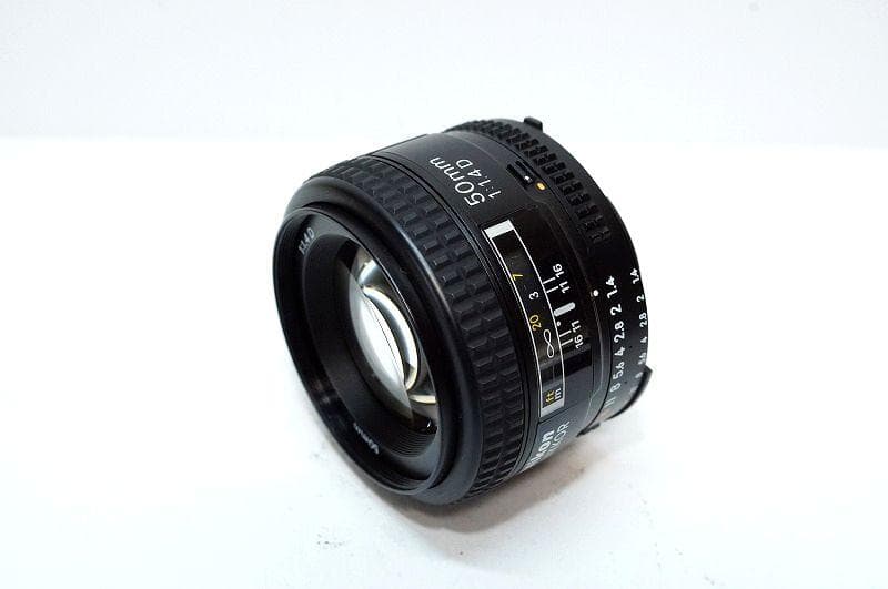 【明るく美しいボケ】 Nikon AF 50mm F1.4D