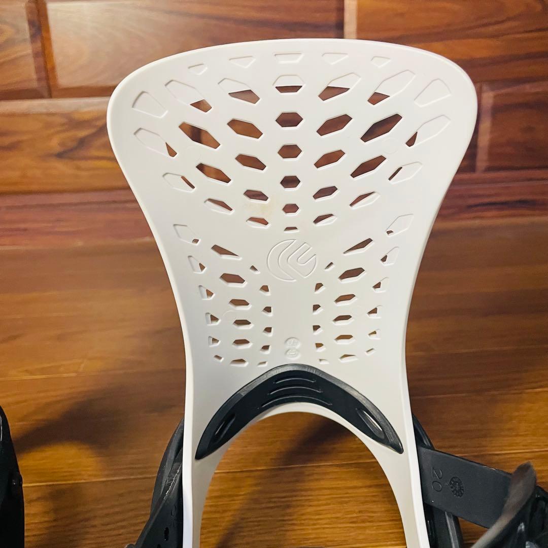 超美品 23-24 モデル FLUX PR スノーボードビンディング M 白／黒